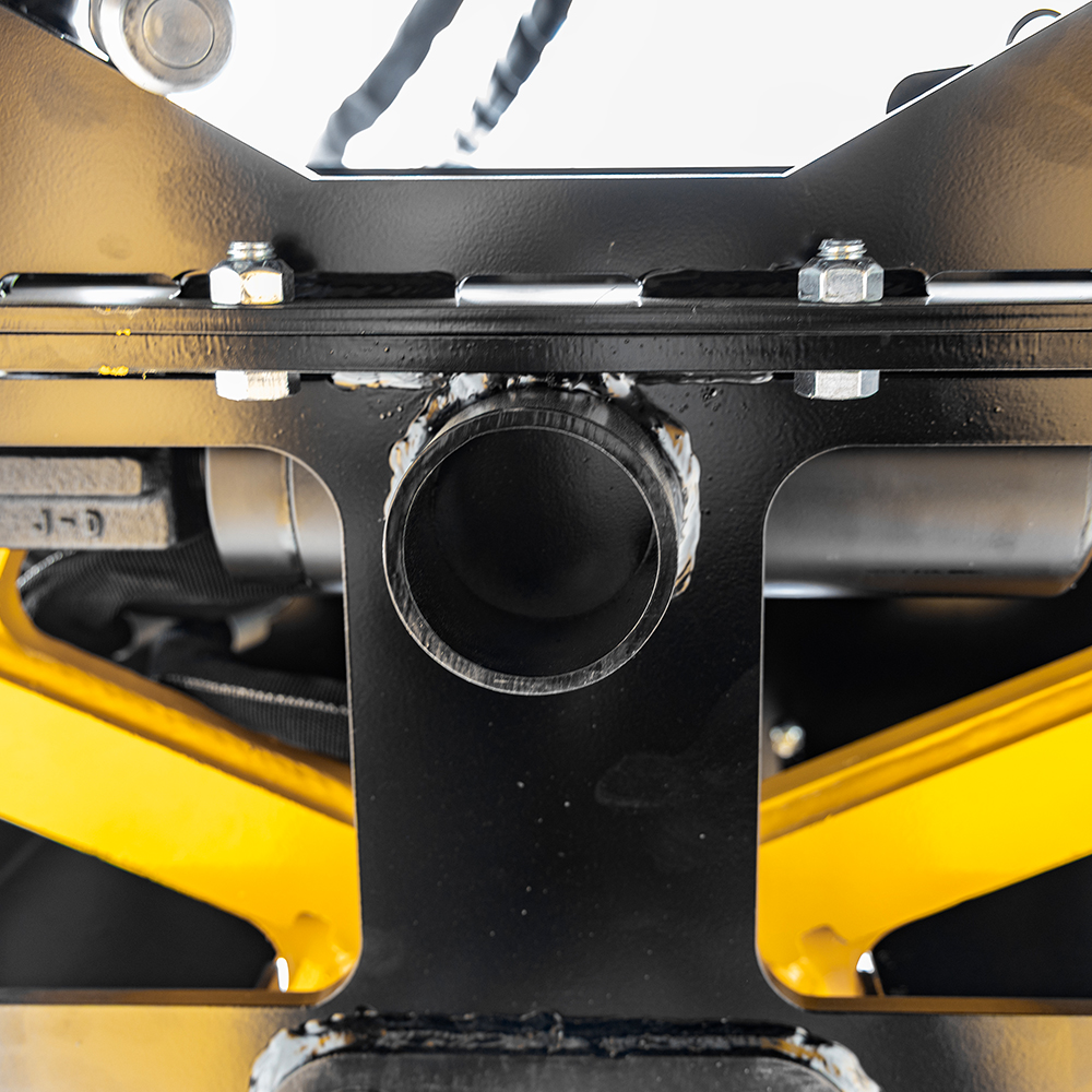 t-post cup on the underside of the intimidator ct frame