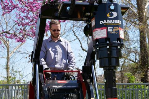 EP 1020 Auger Drive mini skid steer