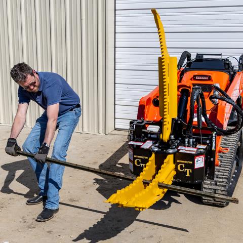 straightening a t-post using the t-post straightening feature on the Intimidator CT